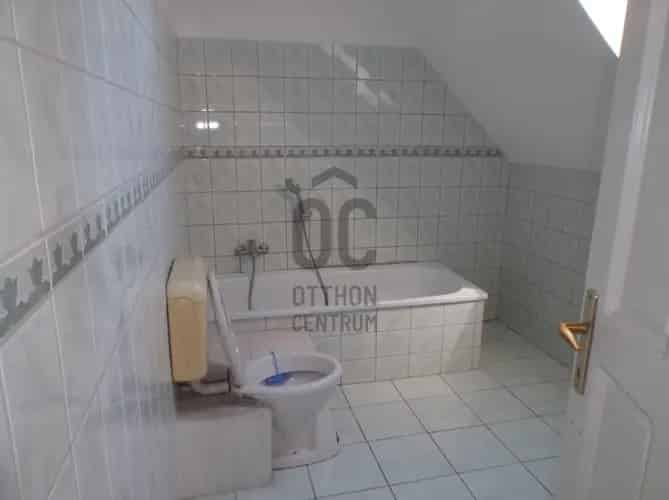 Pápai eladó kereskedelmi ingatlan, H490315