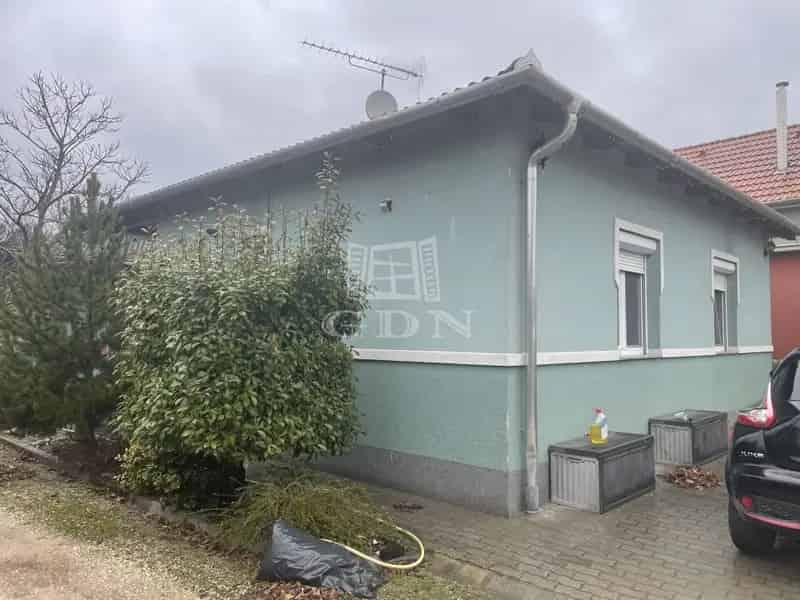 Ház Kiadó , 14, Deák Ferenc utca, Esztergom, Dunántúl