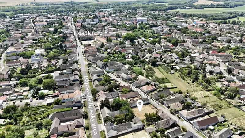 Eladó Tolnán, 607 m2 nagyságú, belterületi építési telek.