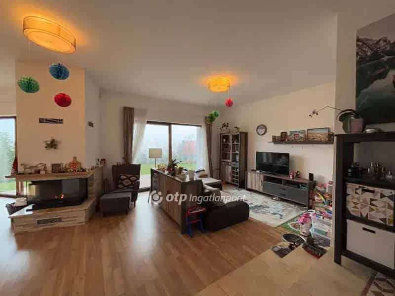 Ház Kiadó , Pilisvörösvári járás, Közép-Magyarország