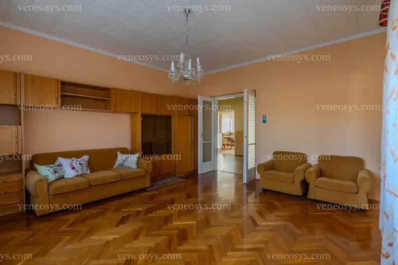 🏡 Csendes környéken, tágas 3 szintes családi ház eladó! 🏠
