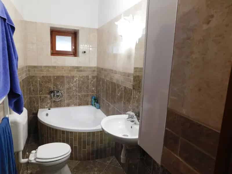 Ház Kiadó , Kaposvár, Dunántúl