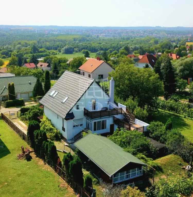 Keszthelyi családi ház eladó - 116nm, dupla garázs, nagy telek