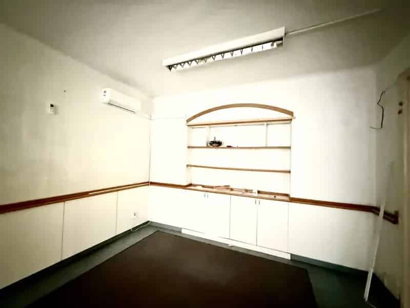 Üzleti célú Kiadó , 33-35, Mester utca, Budapest, Közép-Magyarország