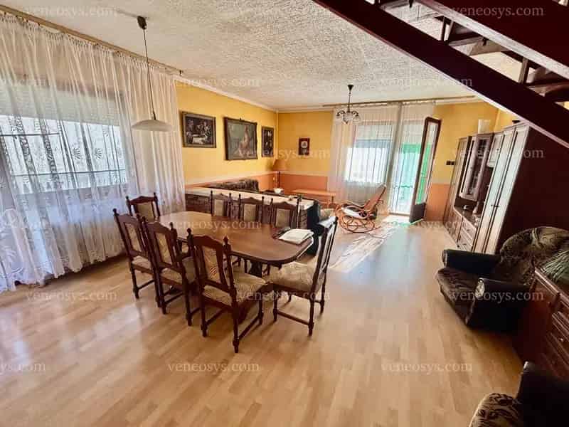 Tágas, eltolt szintű családi ház nagy család számára Edelény kertvárosi részén – azonnal költözhető, bútorozottan!