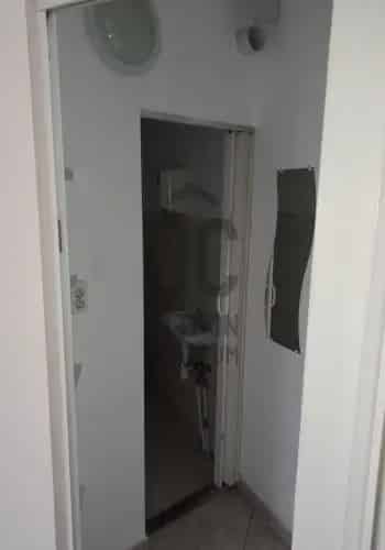 Kisbéri kiadó kereskedelmi ingatlan, UZ017681