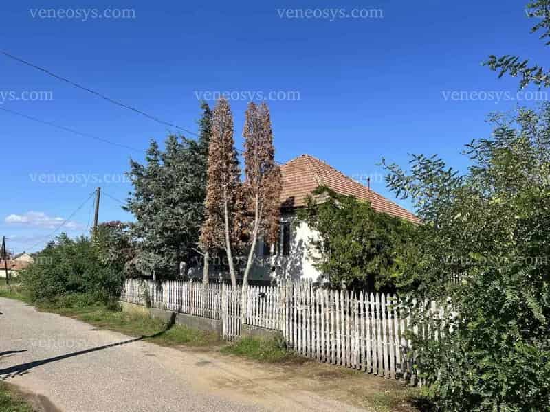 ELADÓ Kenézlő településen 2 szobás, 76 m² családi ház! ÁRA 2.8 M Ft