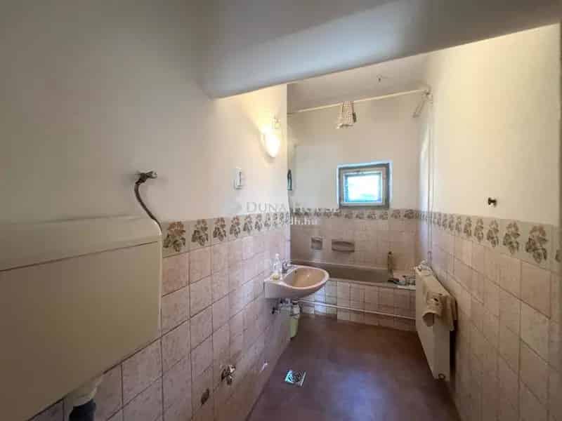 Lakás Eladó , Komló, Dunántúl