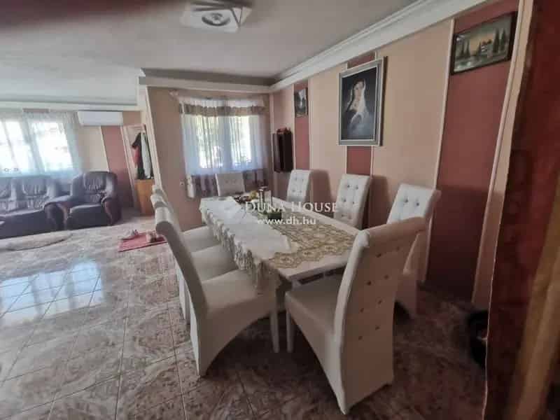 Ház Kiadó , Dunakeszi járás, Közép-Magyarország