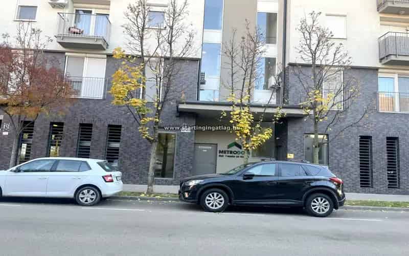 Garázs Kiadó , Budapest, Közép-Magyarország
