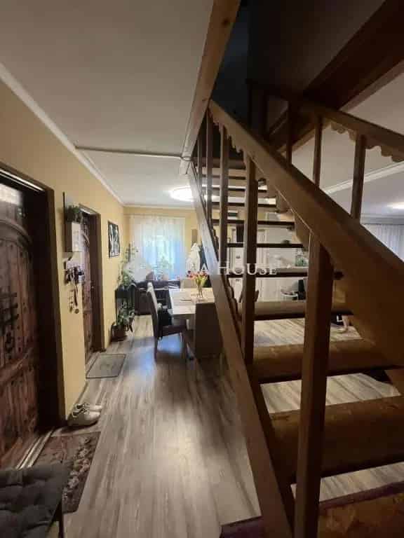Ház Kiadó , Tököl, Közép-Magyarország