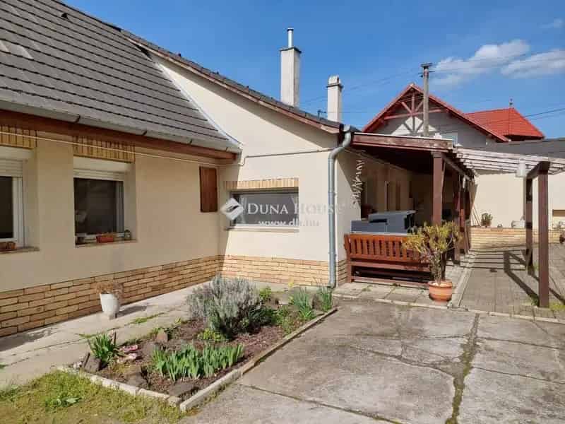 90 m2-es 3 szobás családi ház eladó Baja Istvánmegyében