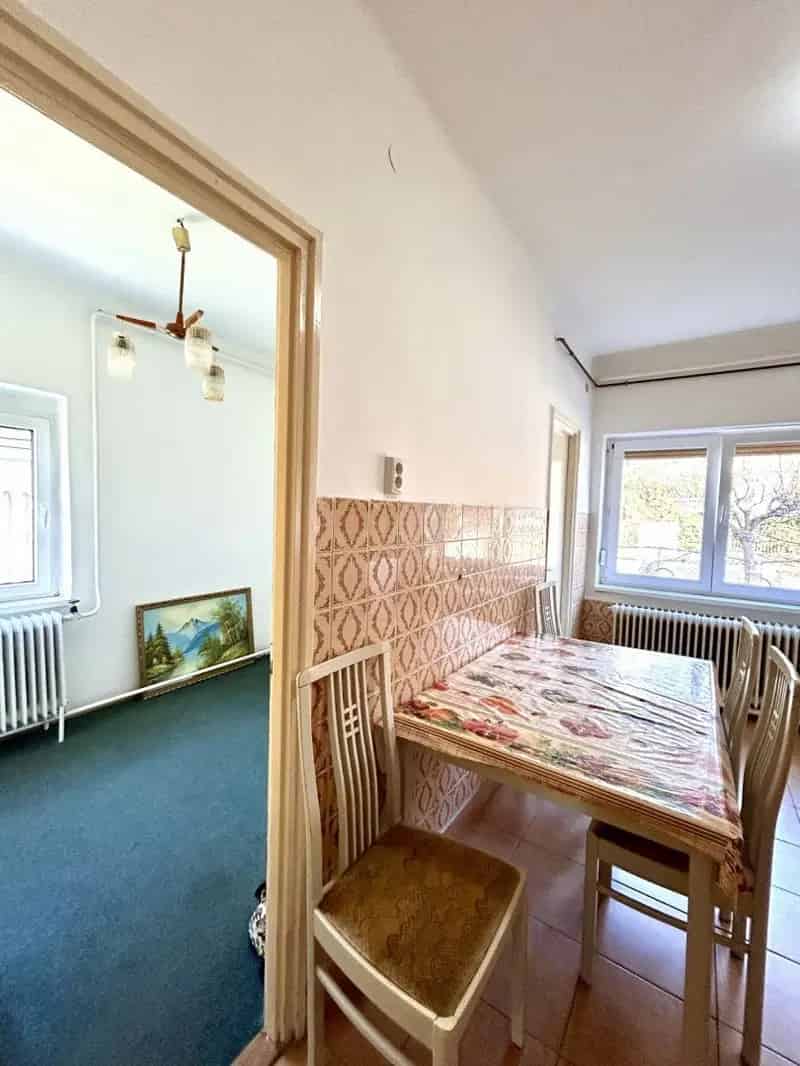 Ház Kiadó , Komáromi járás, Dunántúl