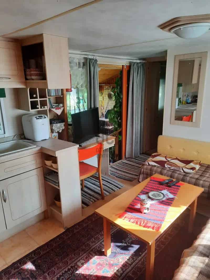 Ház Kiadó , Oroszlányi járás, Dunántúl