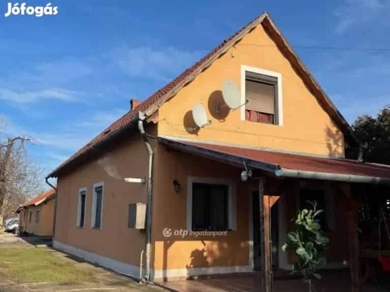 2 Különálló Családi Ház Eladó Pécsen 2232nm-es Telken