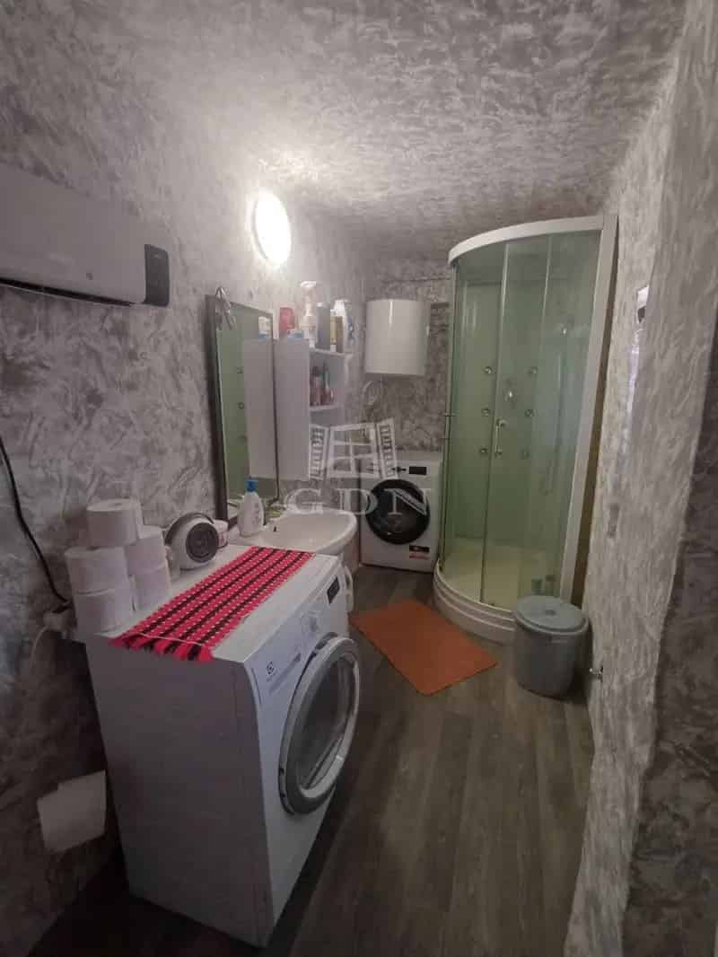 Ház Kiadó , Bajai járás, Alföld és Észak