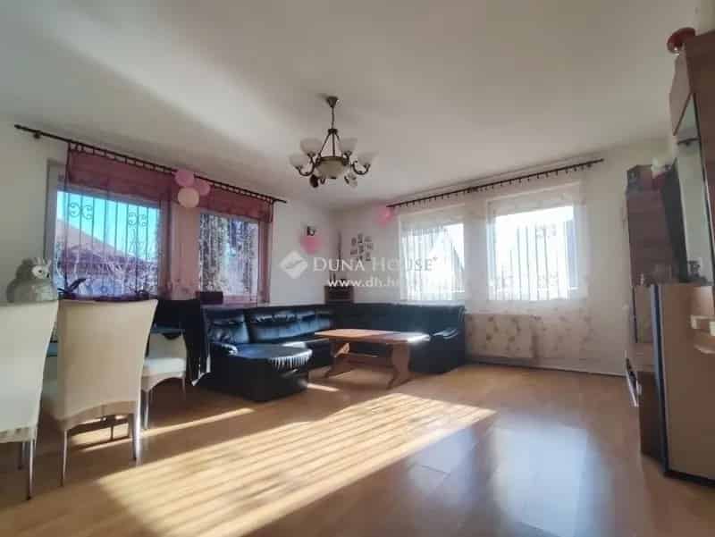 Ház Kiadó , Monori járás, Közép-Magyarország
