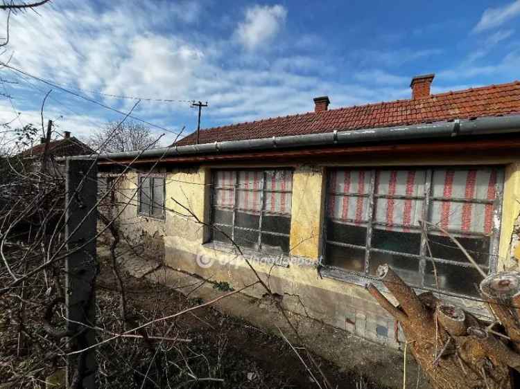 Hajduboszormeny 45m2-es felujitando csaldi haz 532m2 telekkel elado