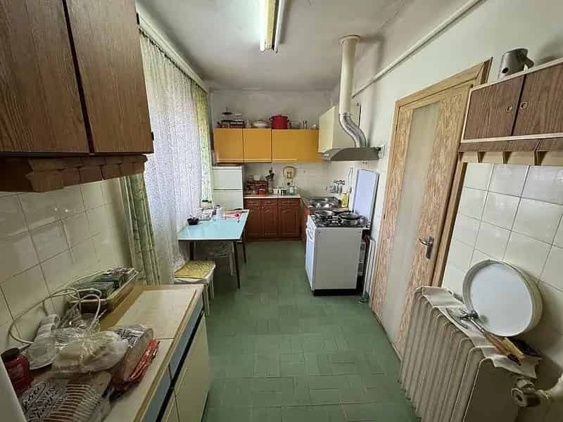Ház Kiadó , Szentendrei járás, Közép-Magyarország