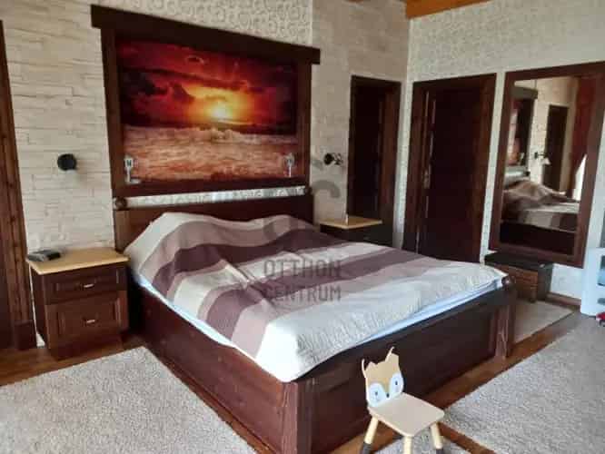 Zamárdi Luxus Villa Eladó - 10 Szoba 8 Fürdő