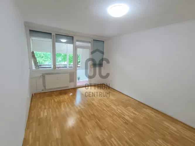 Váci eladó panel lakás, H504310