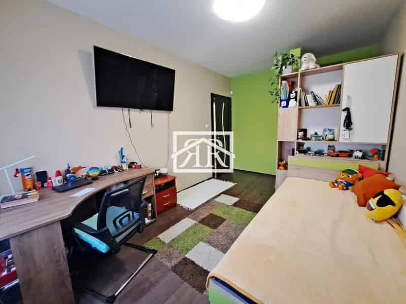 184m2-es családi ház Szeged-Szőregen napelemmel