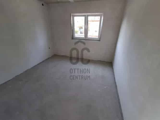 Törteli eladó újépítésű családi ház, U0046970
