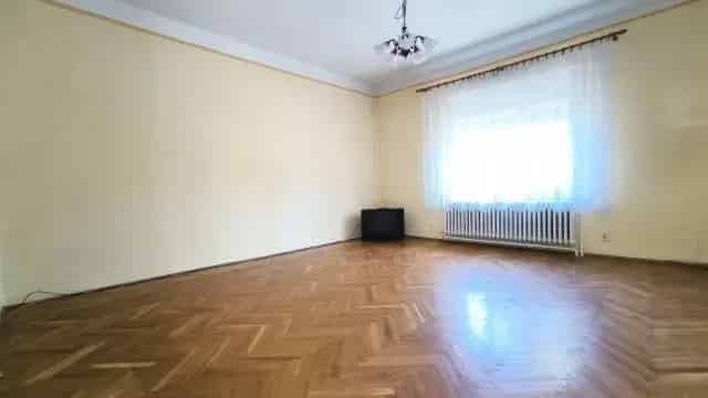 Ház Kiadó , Budaörs, Közép-Magyarország