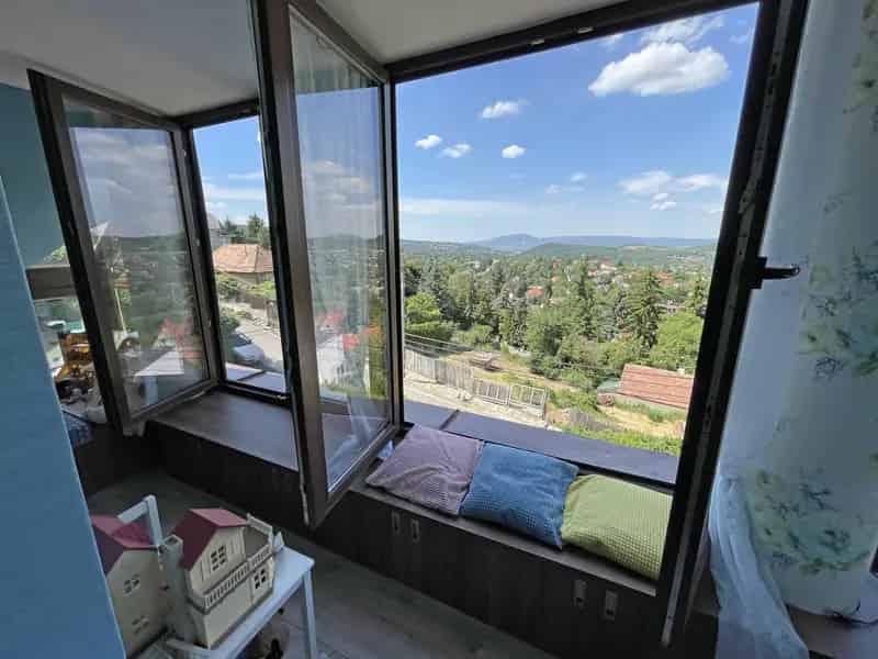 Pilisi Panorámás 237m2-es 4 Szobás Családi Ház Remetekertvárosban