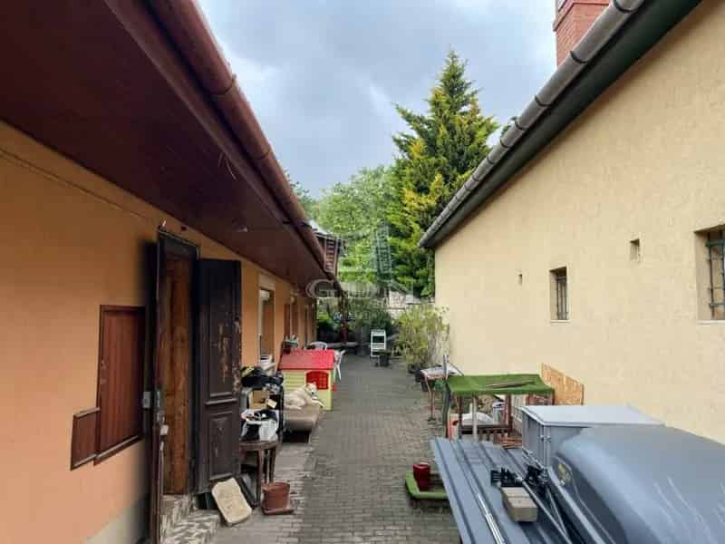 Ház Kiadó , Szabadság út, Budaörs, Közép-Magyarország