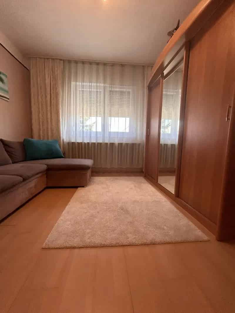 Ház Kiadó , Komáromi járás, Dunántúl