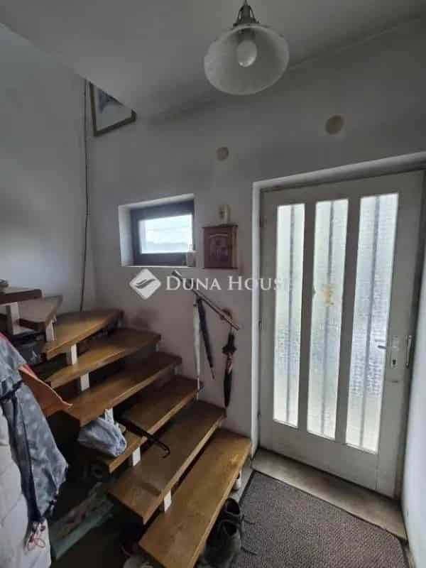 4 szintes családi ház eladó Budapest XVI kerületben