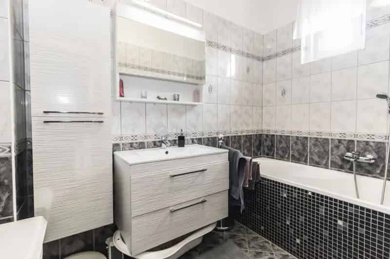 Ház Kiadó , Szombathelyi járás, Dunántúl
