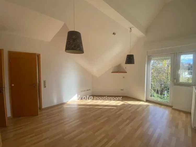 Budafoki 360 m2-es ikerház eladó 893 m2-es kerttel