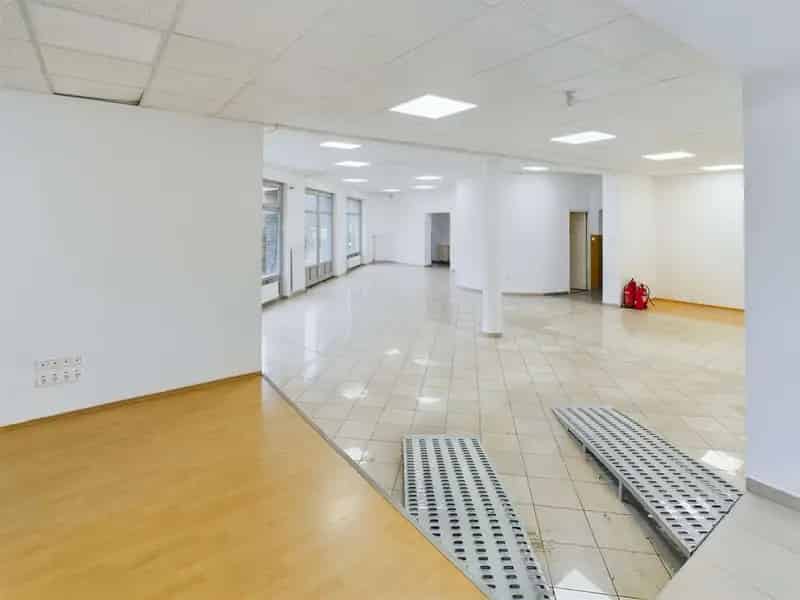 Eladó kereskedelmi és ipari ingatlan Gödöllő forgalmas részén