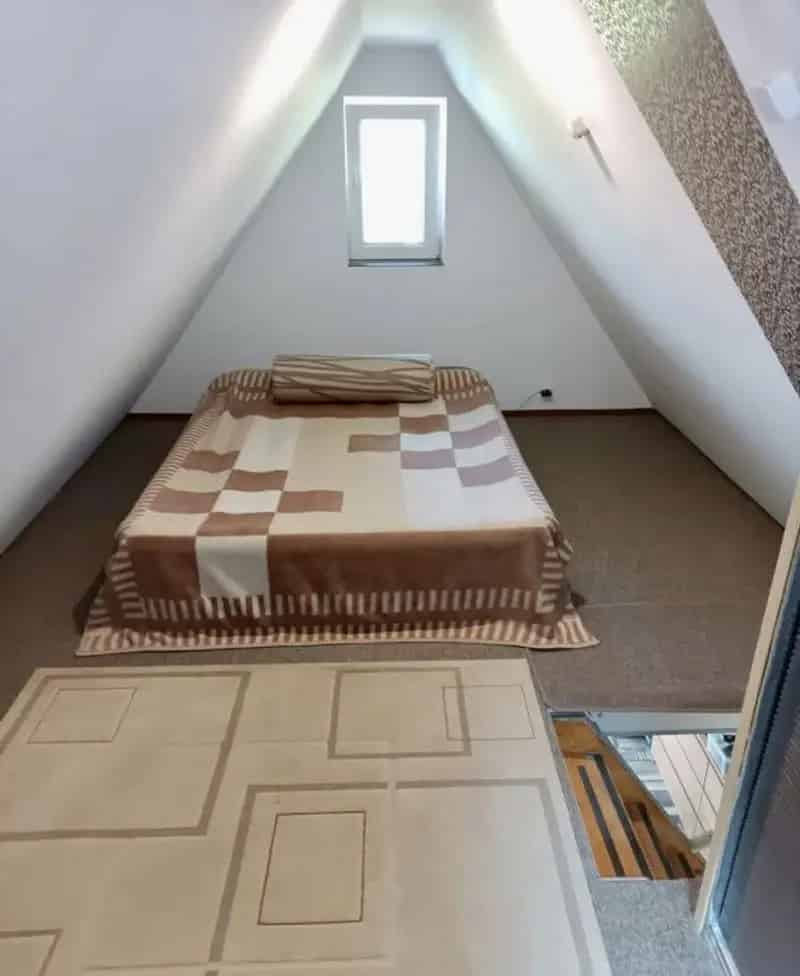 Ház Kiadó , Tatabányai járás, Dunántúl