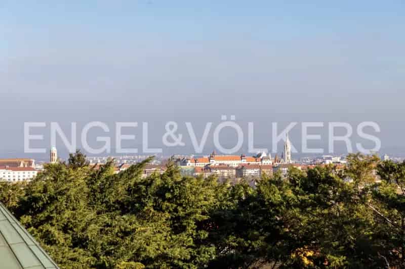 Panorámás villa Orbánhegyen