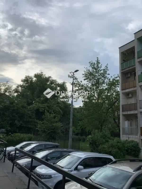XV kerületi földszinti lakás eladó zárt parkban