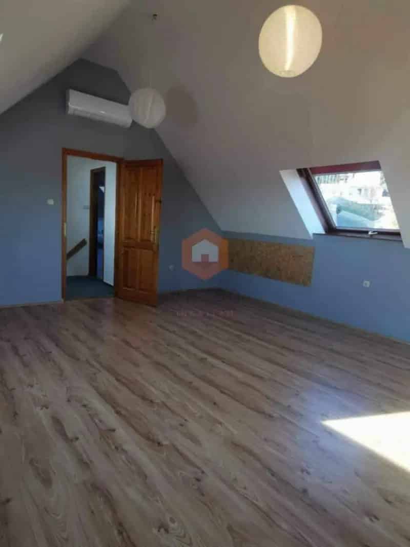 Pécs Tettye panorámás 130nm-es 2 szintes tégla lakás eladó