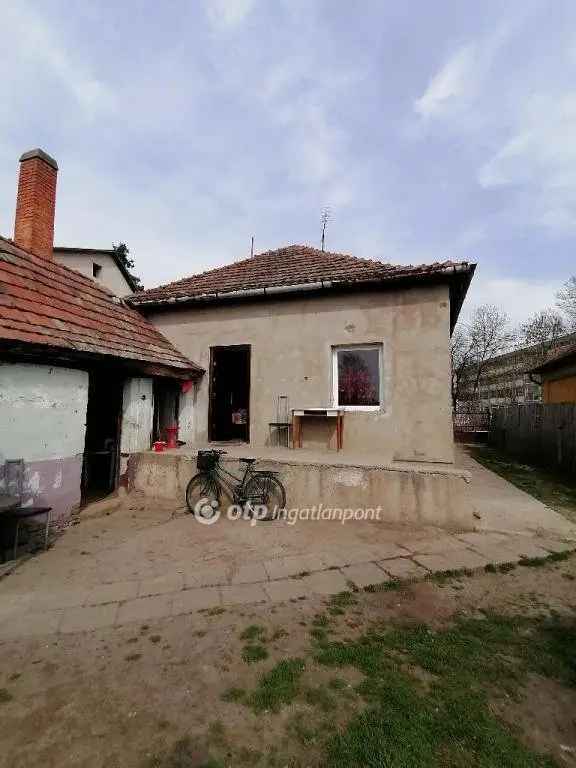 Ház Kiadó , Szolnoki járás, Alföld és Észak