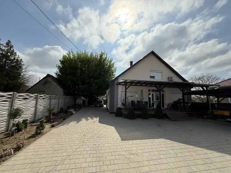 Ház Kiadó , Dabasi járás, Közép-Magyarország