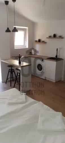 Szekszárdi eladó kereskedelmi ingatlan, UZ017768