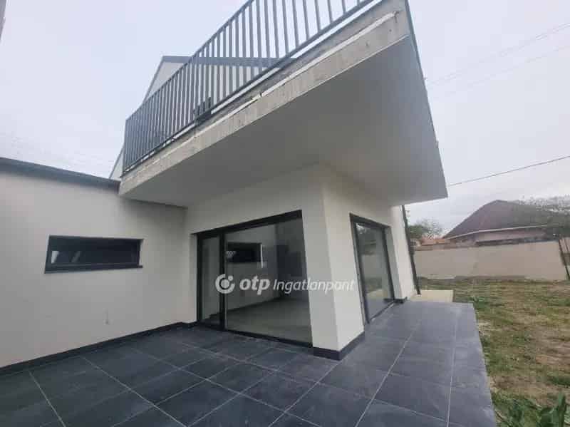 Ház Kiadó , Dabasi járás, Közép-Magyarország