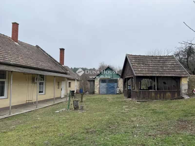 Eladó családi ház Bakonyszentlászlón