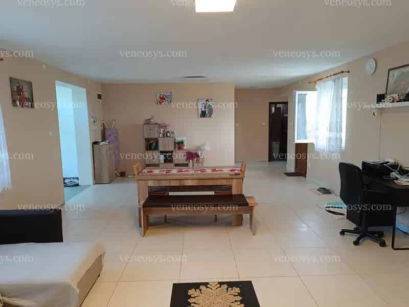 Emődön 120 m2-es, 2 szoba+ nagy nappalis családiház eladó.