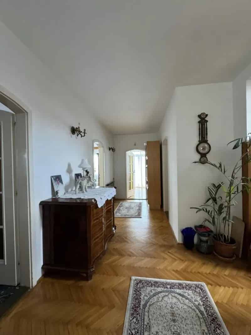Ház Kiadó , Budapest, Közép-Magyarország