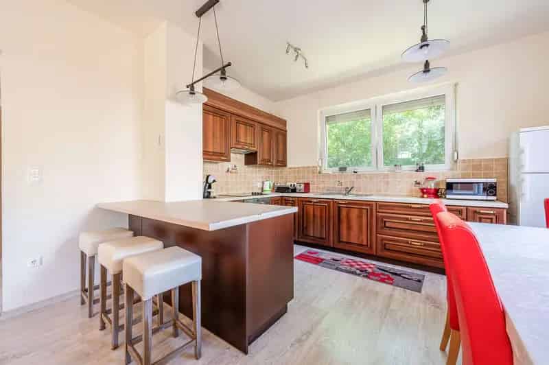 Öreg-tó szomszédságában, csendes utcában családi ház ELADÓ