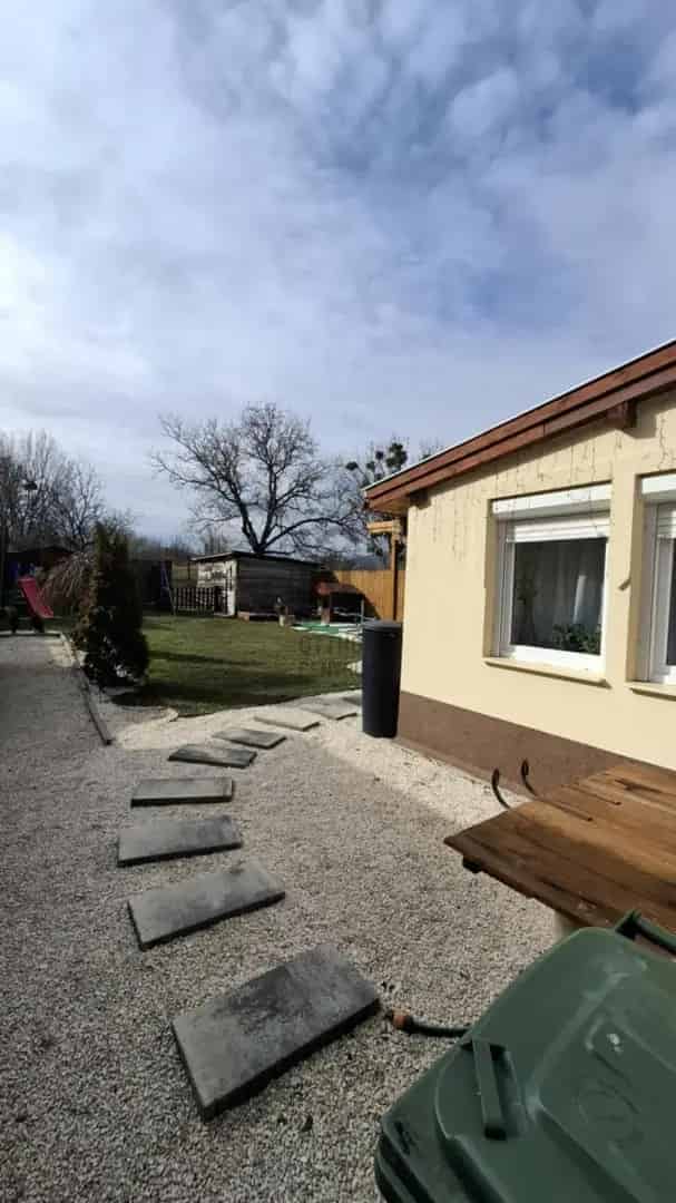 Ház Kiadó , Szobi járás, Közép-Magyarország