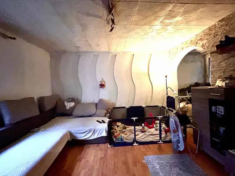 Ház Kiadó , Komáromi járás, Dunántúl