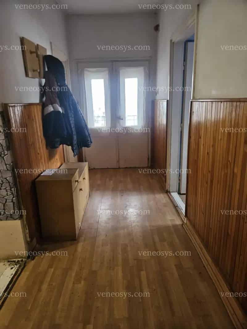 Megvásárlásra kínálok Tiszalúc, csendes, rendezett környékén egy 84 nm-es, 4 szobás családi házat.